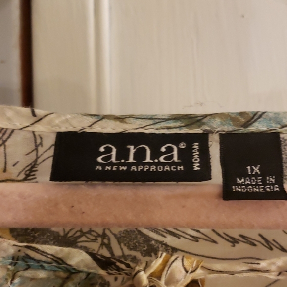 Cream Flowered Blouse by Ana - Picture 4 of 4